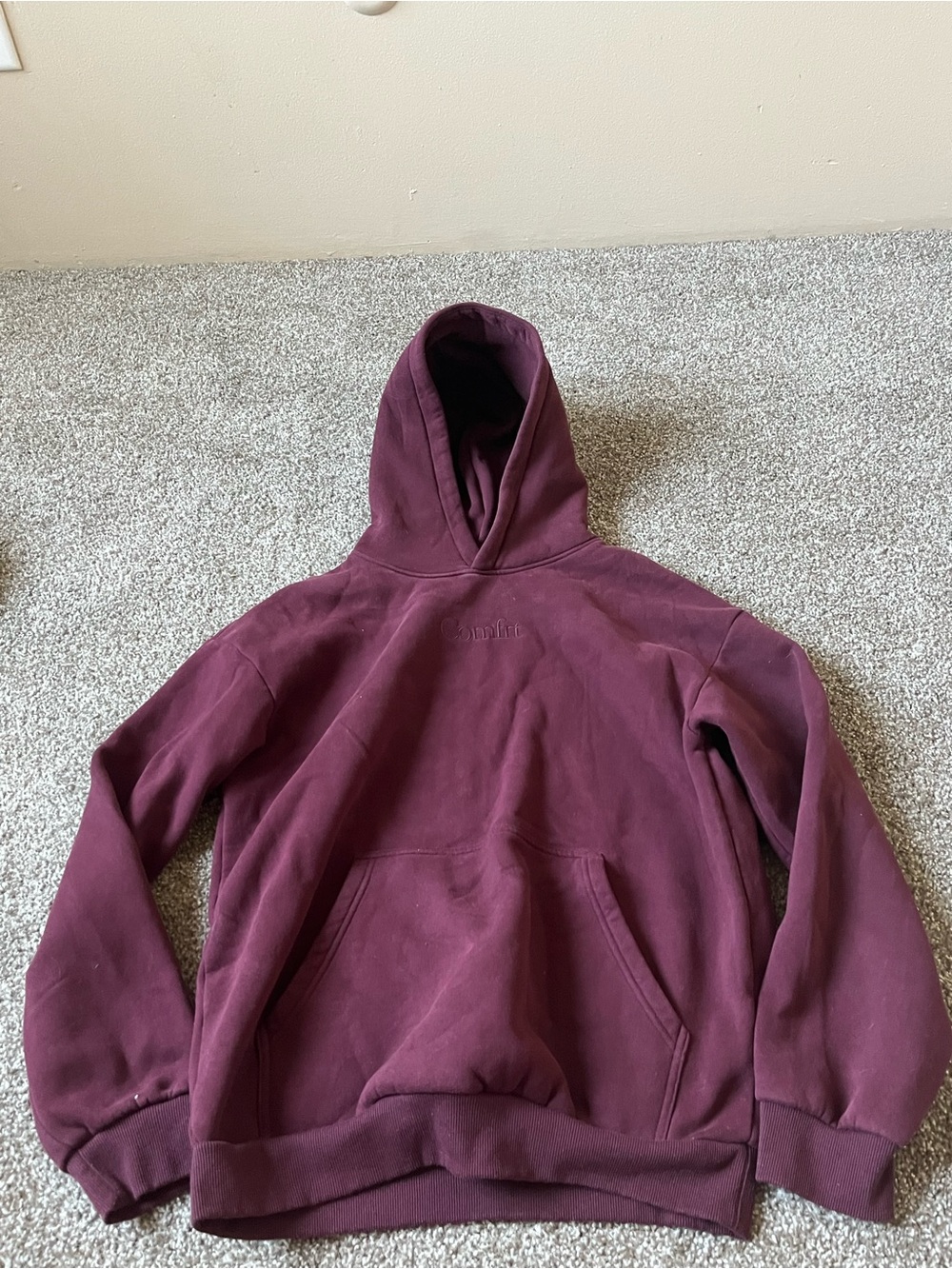 Comfrt Men’s Medium Maroon Hooded Sweatshirt